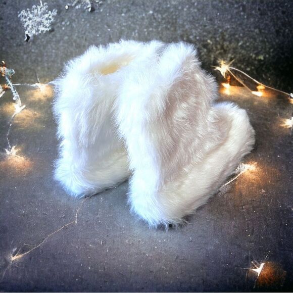 POM-POM Fuzzy Booties Slippers l L (9) l EUC - Picture 6 of 9